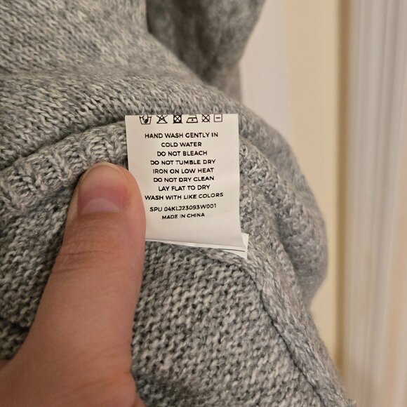 NWT BloomChic gray sweater with white trim - Size 22/24 - Picture 6 of 6